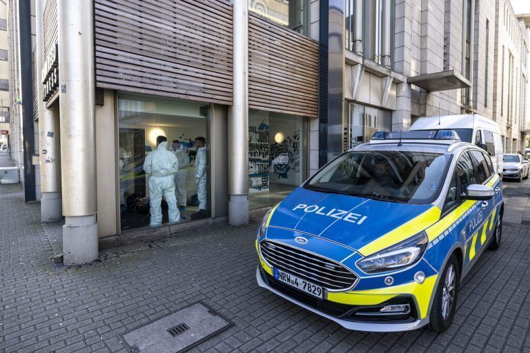 Bei dem Angriff in einem Fitnessstudio wurden vier Menschen schwer verletzt. dpa