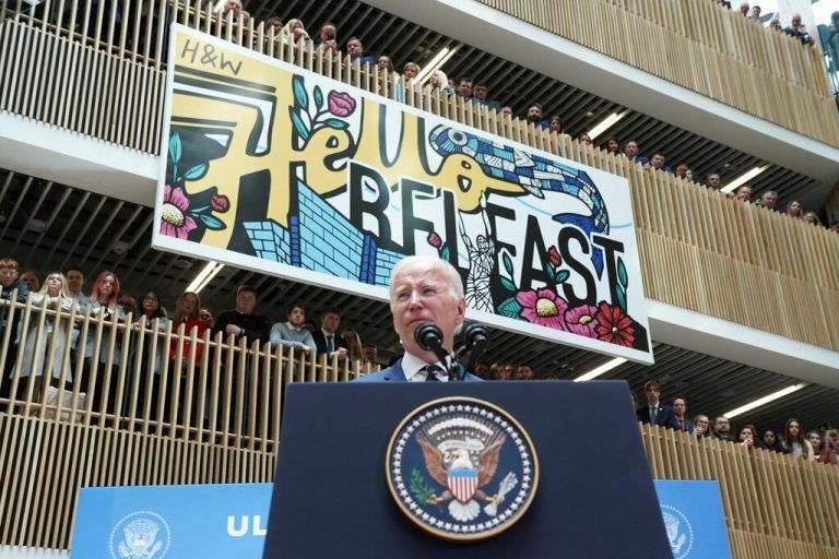Biden hielt an der Ulster Universität in Belfast eine Ansprache. Danach reiste er nach Irland weiter. Reuters
