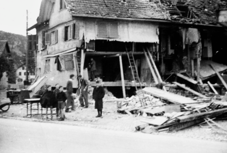 So sah das Elternhaus von Annelies Herburger nach dem verheerenden Granateneinschlag aus.