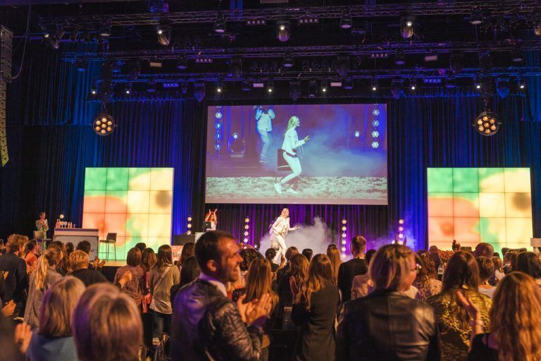 Das Female Future Festival stellt die Zukunft der Arbeit in den Fokus und vergisst dabei nicht auf spektakuläre Momente.FFF/S.F.mayr