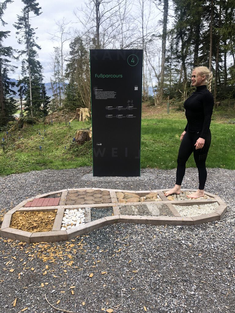 Das Gehen mit allen Sinnen erfahren lässt sich an dieser Station.