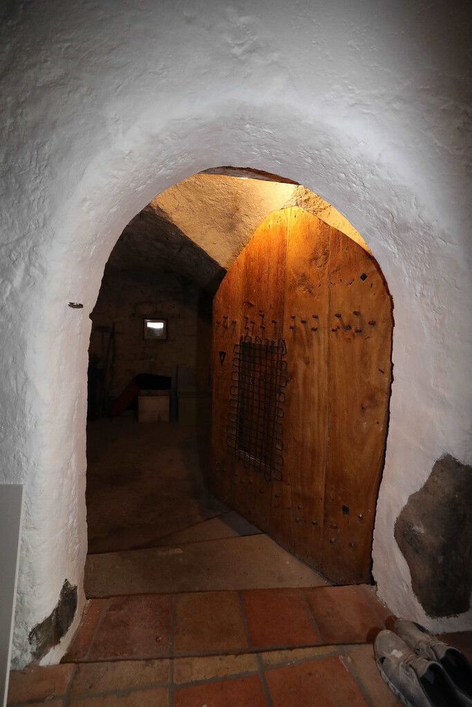 Das Kantholz über der Tür stammt von 1255.