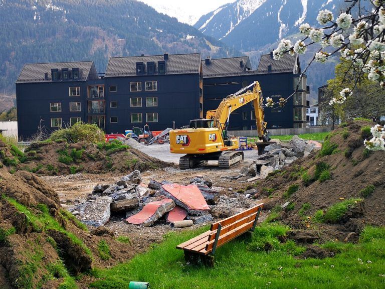 <p class="caption">Der Minigolfplatz in Schruns ist den Baggern zum Opfer gefallen. <span class="media-container dcx_media_rtab" data-dcx_media_config="{}" data-dcx_media_type="rtab"> </span><span class="marker">MAB</span></p>