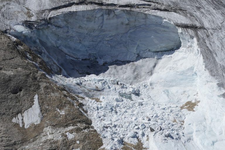 Die Gletscher der Alpen verloren mehr als fünf Kubikkilometer Eis. AP