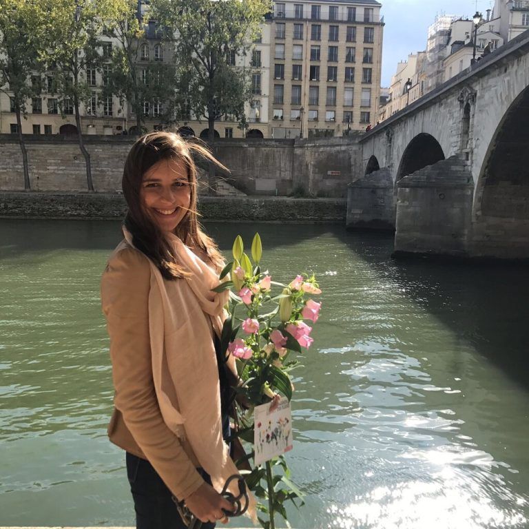 Die Montafonerin geht gerne an der Seine spazieren.