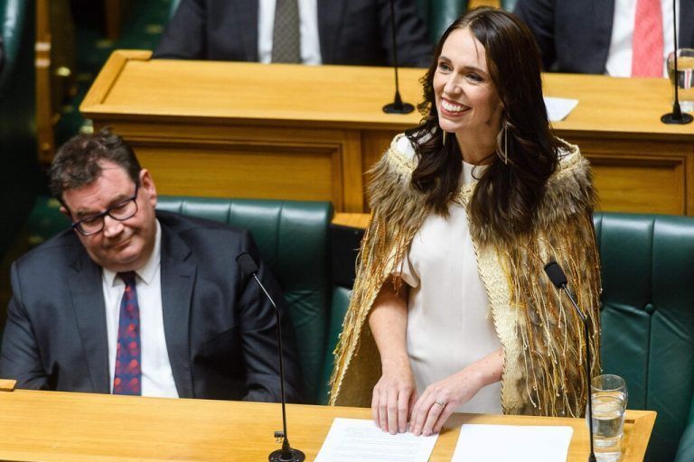 Die scheidende neuseeländische Premierministerin Jacinda Ardern hielt am Mittwoch ihre Abschieds­rede im Parlament in Wellington. AFP