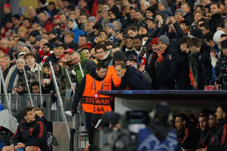 Die Schlussphase musste Thomas Tuchel von der Tribüne mitansehen.afp