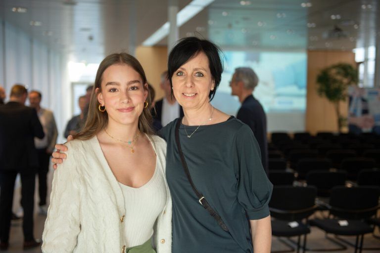 Emilia und Karin Anselmi (Dan Küchen).