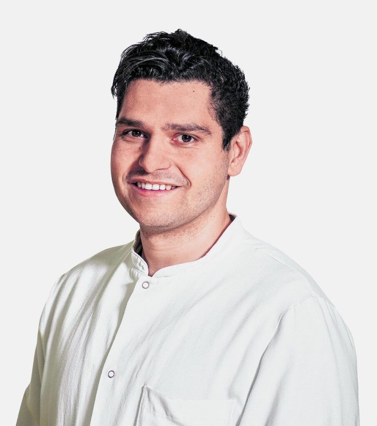 Florian Obwegeser ist im Muskuloskettalen Zentrum zugange.