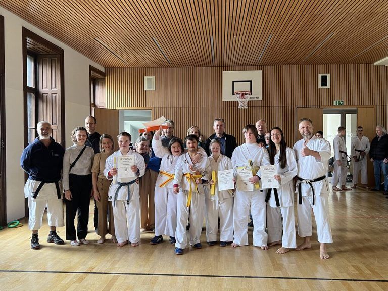 Große Freude über die nächste Farbgutstufe. Karate Bregenz