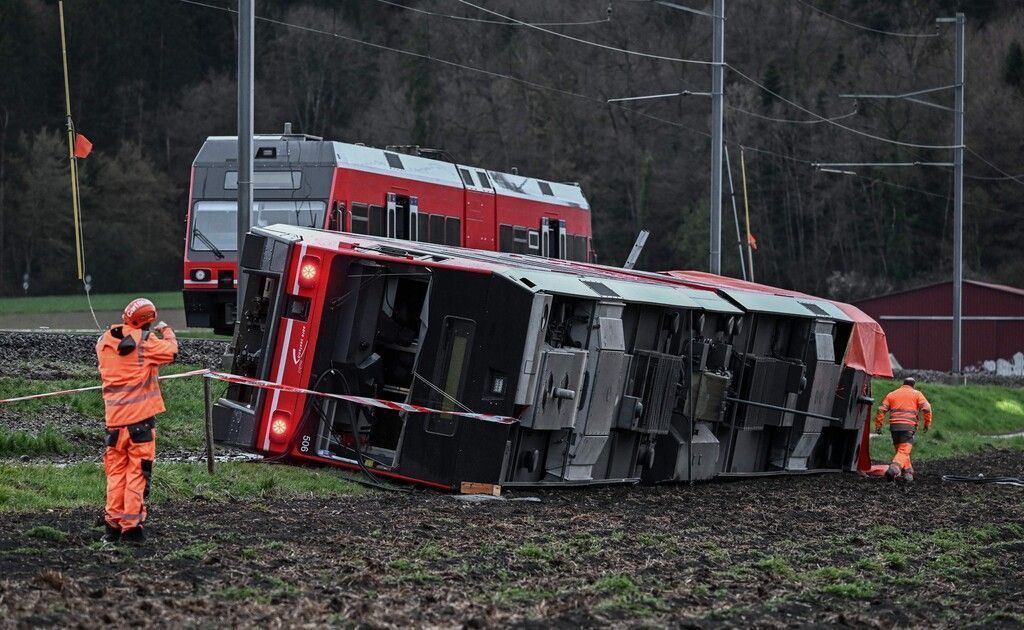 Zwei Regionalzüge in der Schweiz entgleist