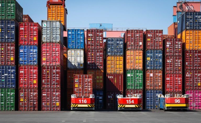 In den Seehäfen der EU kommen laut Behörden jährlich rund 90 Millionen Container an.