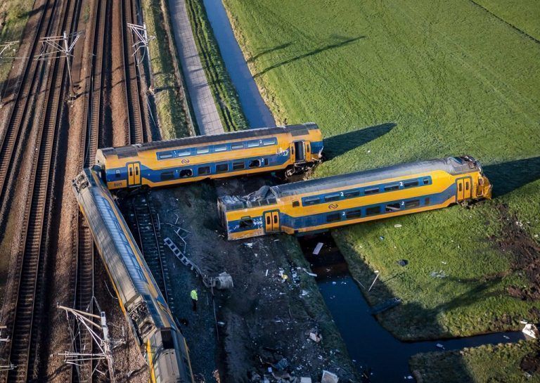 In den Unfall waren ein Personen-, ein Güterzug und ein Baukran verwickelt.  AFP