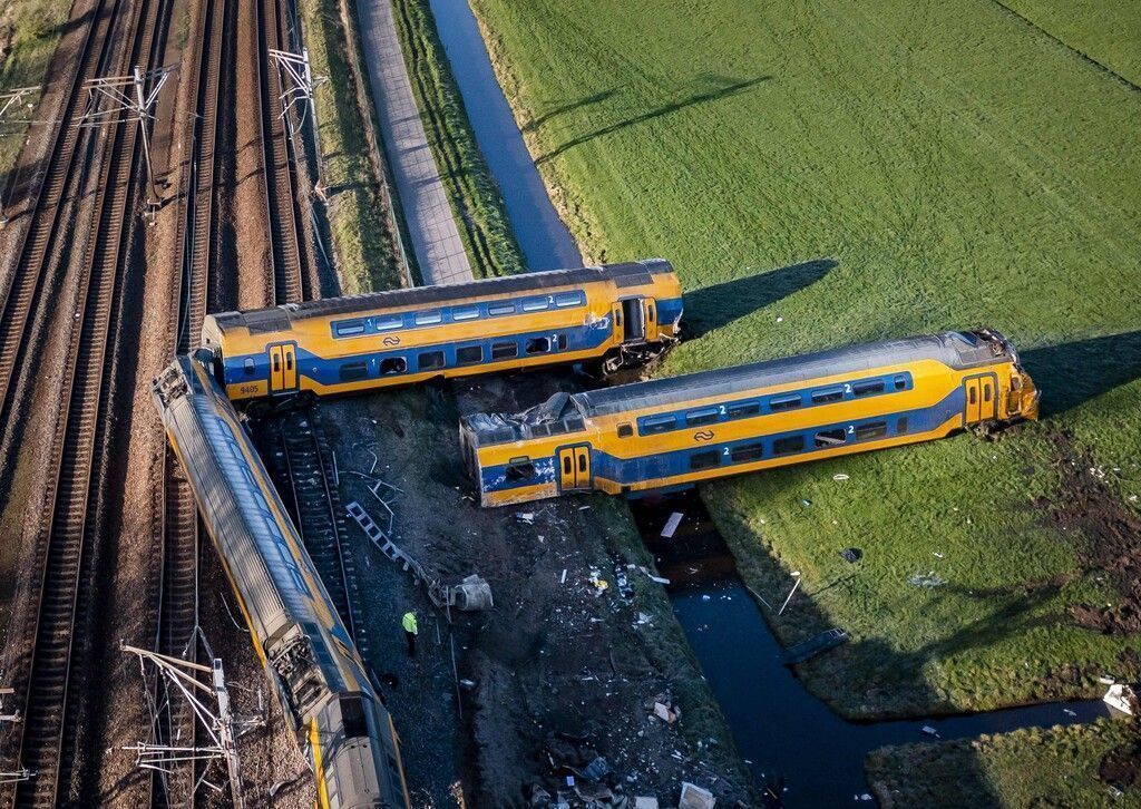 Verheerendes Zugunglück in Holland: Ein Toter, viele Verletzte