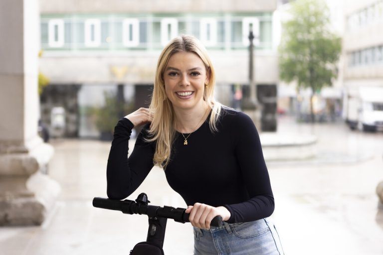 In Dornbirn kann Lara womöglich bald zwischen zwei Scooter-Anbietern wählen.VN/RP