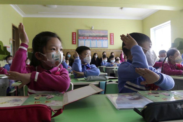 In Nordkorea hat ein neues Schuljahr begonnen, wie hier in einer Volksschule in der Hauptstadt Pjöngjang. AP