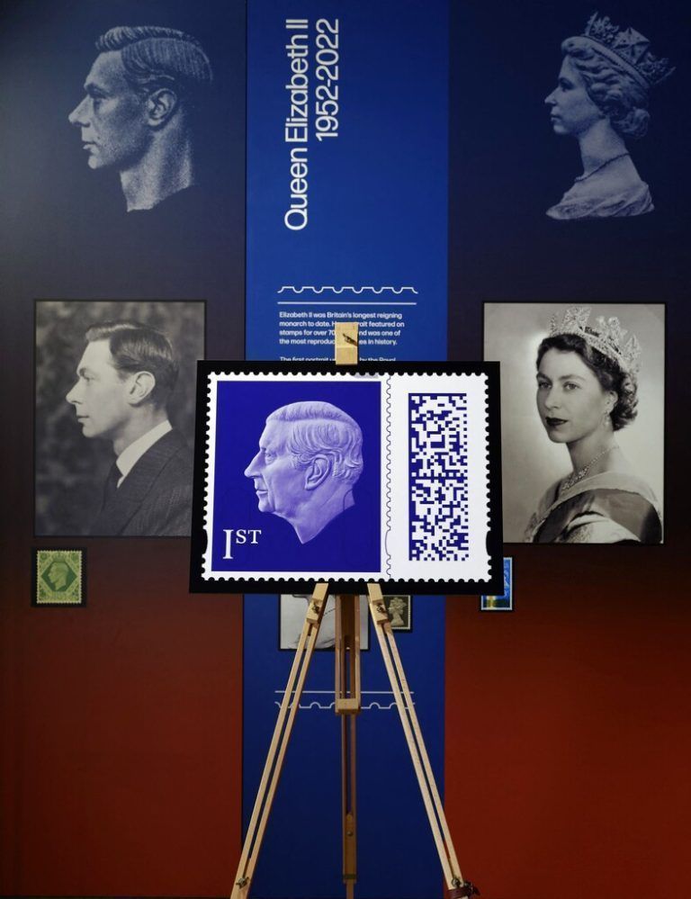 König Charles III. ist nun auf den Briefmarken zu sehen. AFP