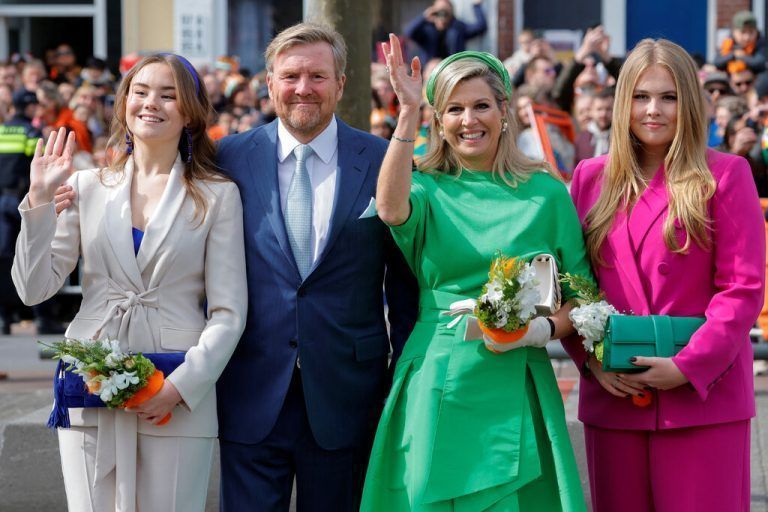 König Willem-Alexander wurde am „Königstag“ von Ehefrau Maxima und seinen Töchtern Prinzessin Ariane und Prinzessin Amalia begleitet. Reuters