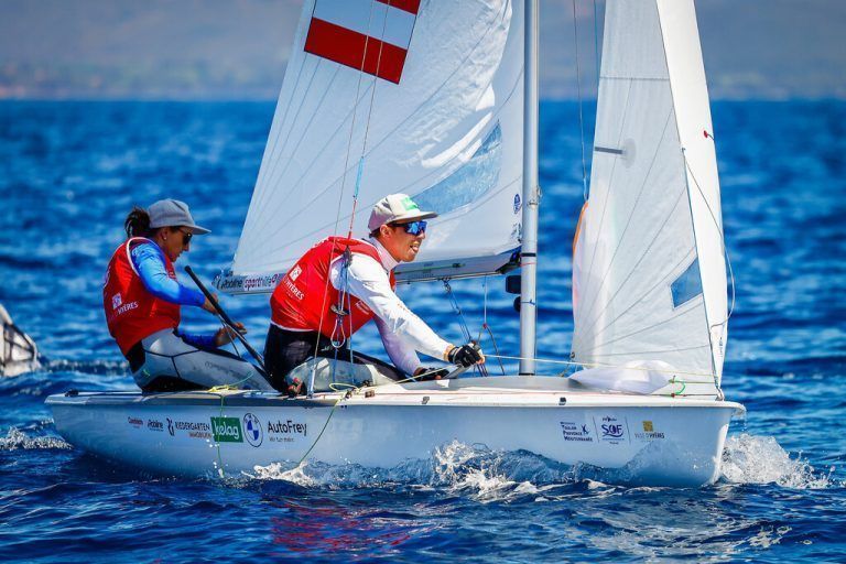 Lara Vadlau und Lukas Mähr kämpfen vor Hyeres um den Sieg.Sailing Energy