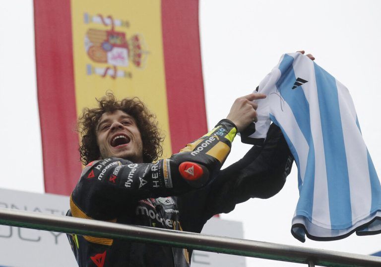 Marco Bezzecchi feierte seinen ersten MotoGP-Sieg mit den argentinischen Fans. ap