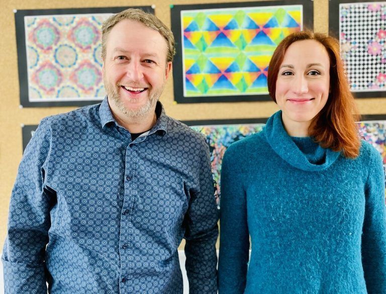 Martin Natter, Direktor der Mittelschule Großes Walsertal, und Anna Weber, Managerin des Biosphärenparks, ergänzen sich in ihren jeweiligen Zielsetzungen. BI