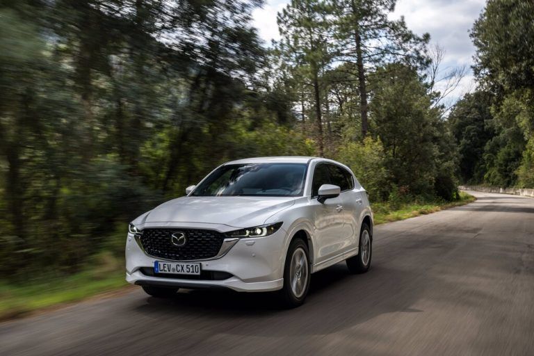 Mazda hat den CX-5 mit Neuerungen bei den Benzinmotoren fit für 2023 gemacht. So haben ein Mildhybrid-System und Zylinderabschaltung Einzug gehalten.werk
