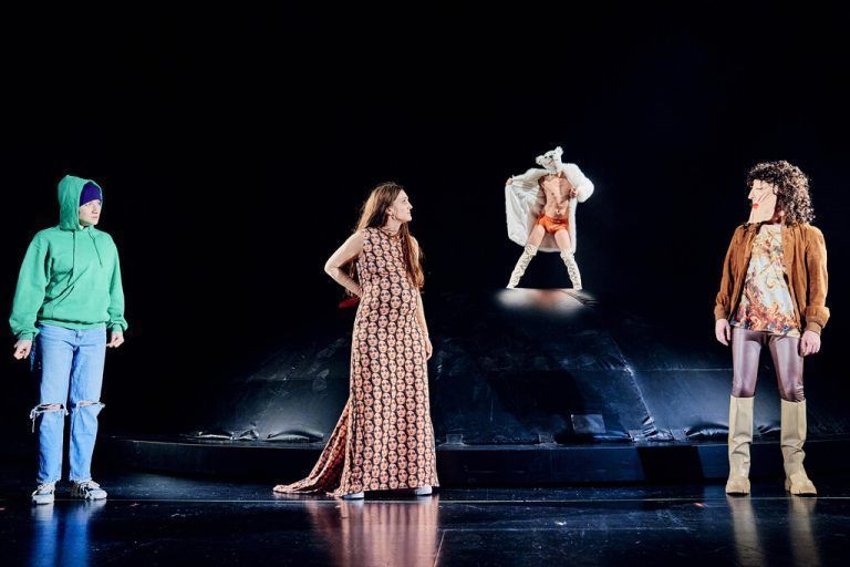 Mike Bartlett hat mit seinem Stück, das vor gut zehn Jahren am National Theatre in London uraufgeführt wurde, wichtige Fragen zum Umgang mit unserer Welt gestellt.VLT/Anja köhler