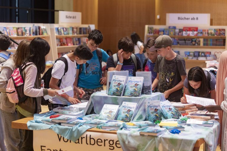 In der Buch-am-Bach-Buchhandlung kann nach Herzenslust geschmökert werden.