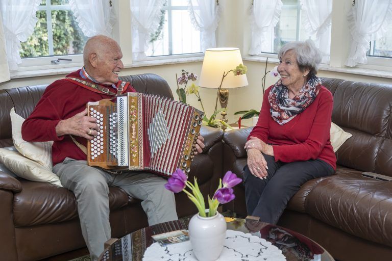 In der Pension begann Helmwart noch ein Musikinstrument zu lernen. Heute spielt er hervorragend Akkordeon. Mit den "Goaßbeitelbuam"tritt er bei Events auf.