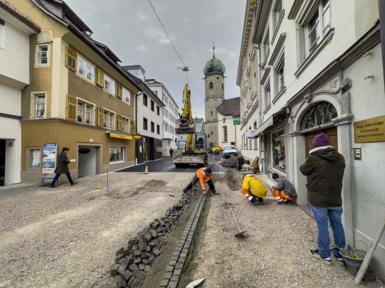 Der Blick von der Anton-Schneider-Straße Richtung Rathausstraße. 