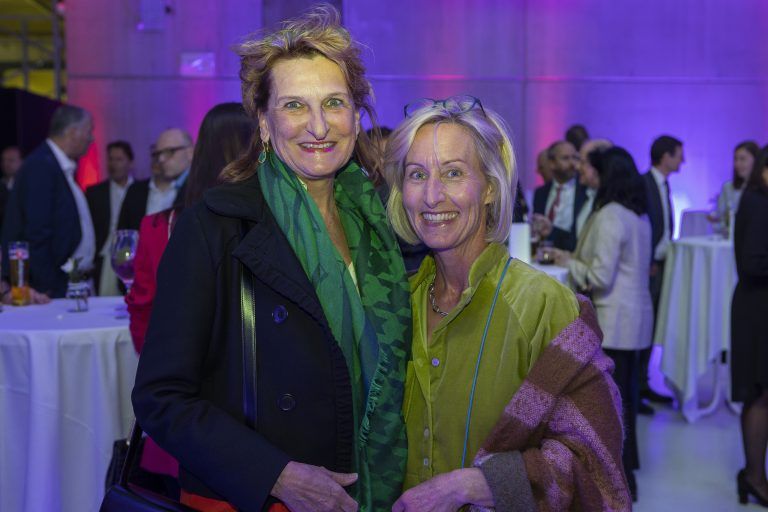 Unter den Gästen: Antje Metzler (l.) und Sabine Lorünser.