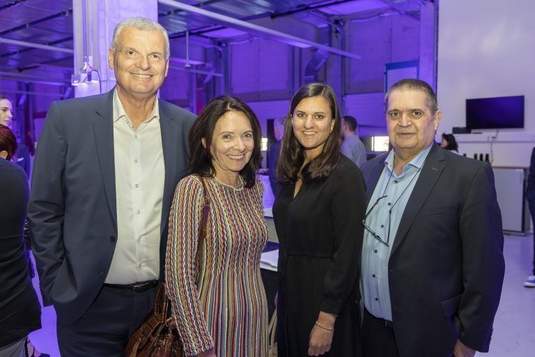Banker Günther Rupp (l.), Barbara Bechter und Claudia Nessler (Russmedia) sowie VN-Wirtschaftsredakteur Andreas Scalet.