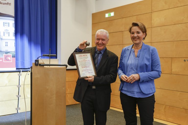 Nach 25 Jahren als Geschäftsführer gibt es für Othmar Müller den Ehrenring. <span class="copyright">Gemeindeverband/Eva Rauch</span>