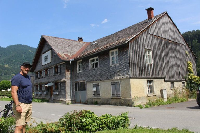 Ralph Broger ersetzt dieses Haus durch einen Neubau, der sich an die Umrisse des Altbaus hält.STP/3
