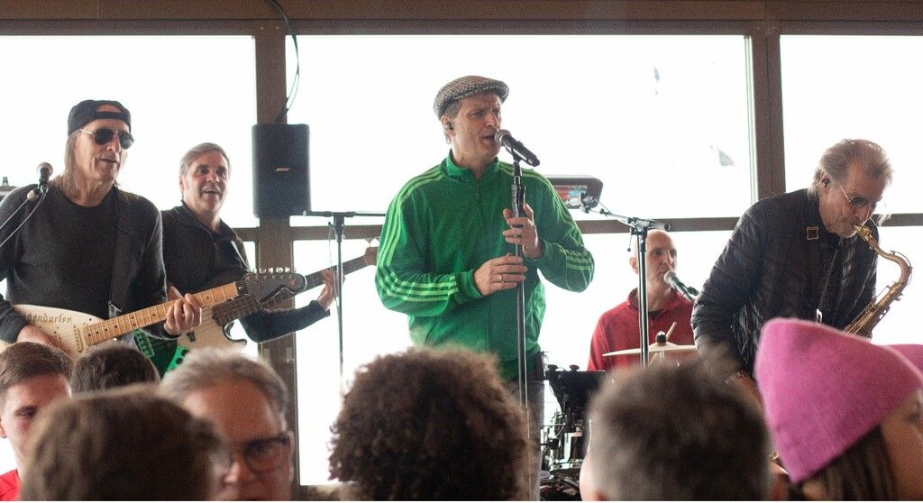 Als Osterhasen rocken Souljackers zum Finale