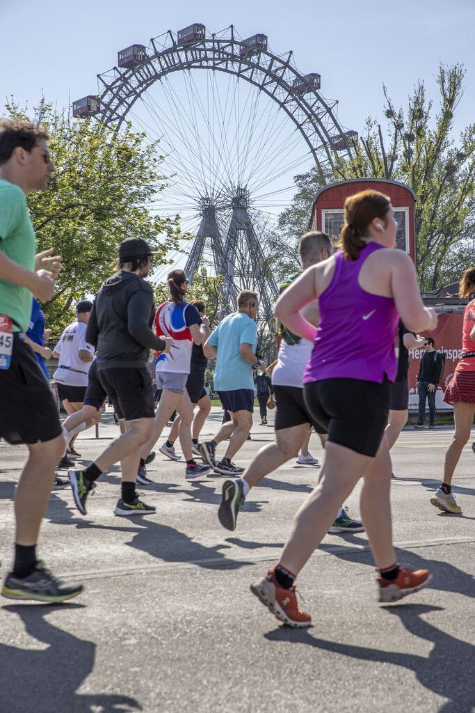 Von Vater losgerissen: Junger Bub lief Wien-Marathon mit