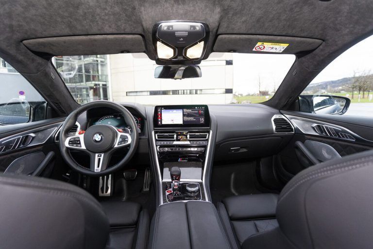 Sportiv-luxuriöse Kommandozentrale in M-Charakteristik jetzt mit 12,3-Zoll-Display.