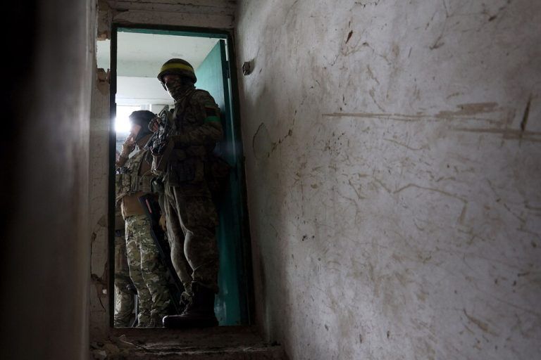 Ukrainische Soldaten an der Front im heftig umkämpften Bachmut.  AFP