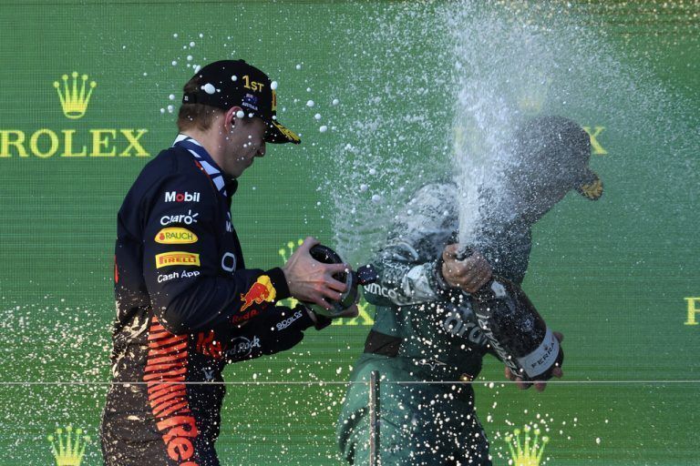 Verstappen und Alonso feiern.