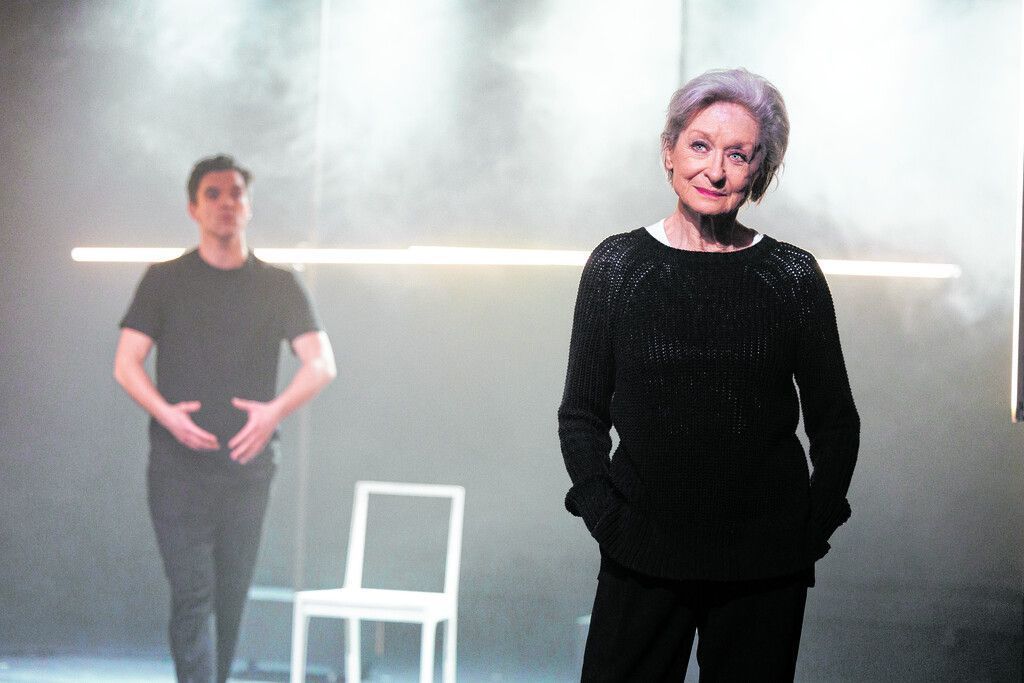 Theaterkarten gewinnen für „Späte Spiele“