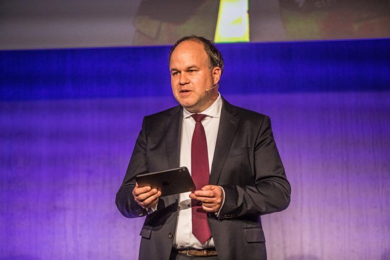 VN-Chefredakteur Gerold Riedmann wunderte die Liebe zum Verbrenner.