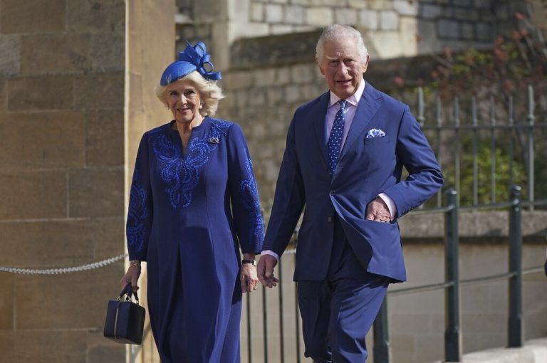 Wenige Wochen vor der Krönung werden die Unmutsäußerungen lauter, dass eine „Mätresse“ an Charles Seite, Camilla, auch zur Königin gekrönt werden soll. ap