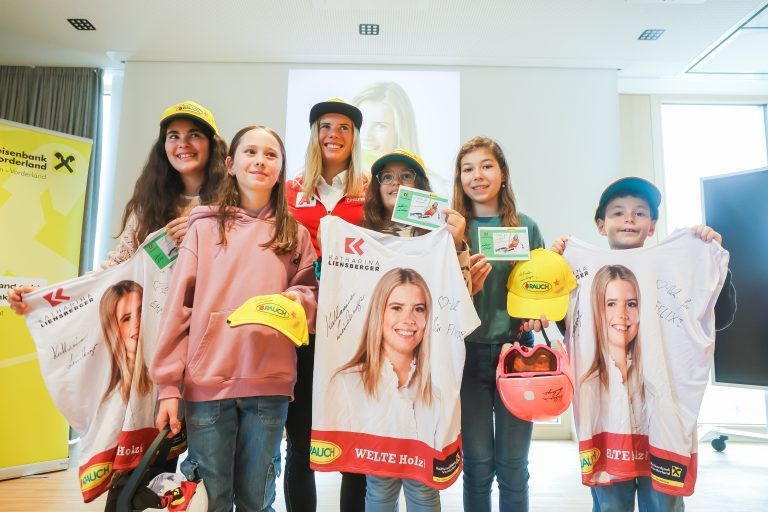 Stolze Liensberger-Fans. <span class="copyright">Steurer</span>