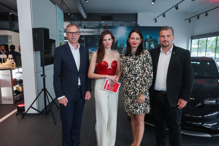 Hausherr Rudi Lins, Moderatorin Isabella Canaval, stv. VN-Chefredakteurin Hanna Reiner und Landesdirektor Alexander Meier (Wiener Städtische).  VN/Steurer