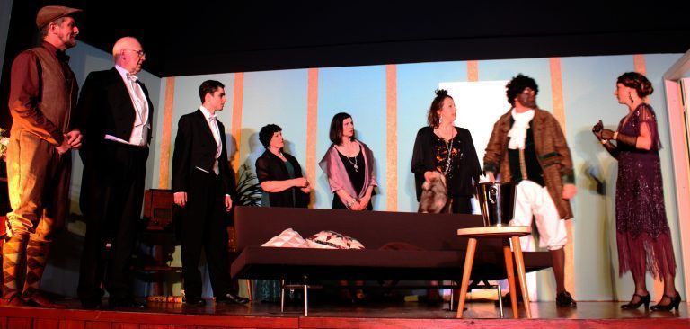 „Otello darf nicht platzen“ ist die Devise der Komödie, in der sich der Startenor derart übernommen hat, dass er bei der ausverkauften Premiere nicht auftreten kann.