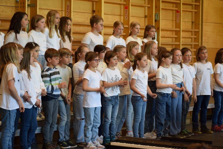 Der Schulchor der Volksschule Schwarzenberg beteiligte sich mit 35 kleinen Sängerinnen und Sängern. 