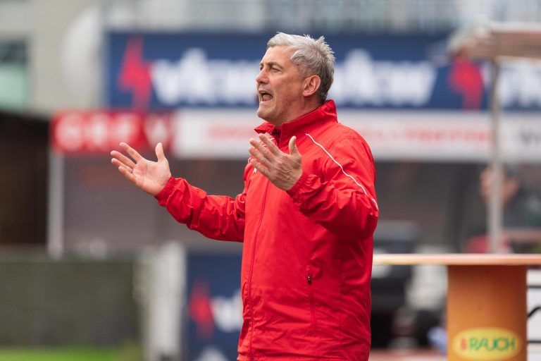So kennen die Fußballfans den Erfolgscoach: Markus Mader am Spielfeldrand. VN/Stipi