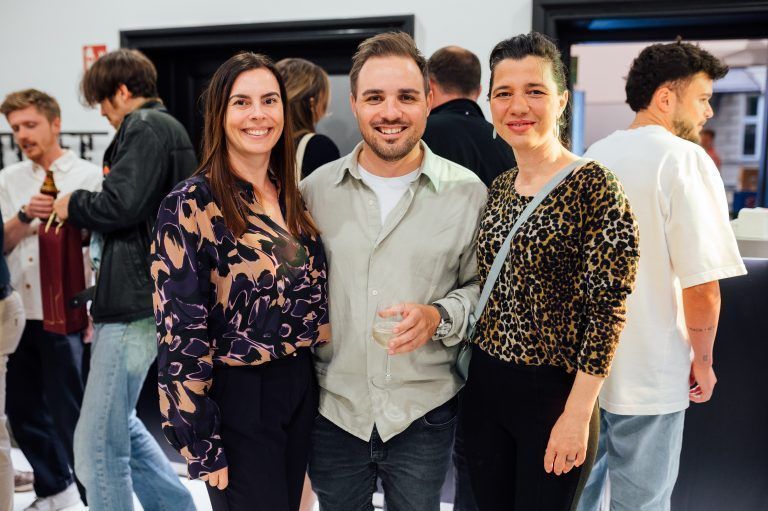 Chris Gaetke (Projectone Designstudio) mit Sabine Nigsch (Marketing & Kommunikation Hypo Bank) und Patricia Gähwiler-Erne (Rock The Public). <span class="copyright">EvaSutter</span>