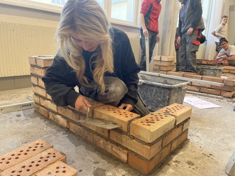 Beim Landeswettbewerb treten 77 Schülerinnen und Schüler an. <span class="copyright">vn</span>