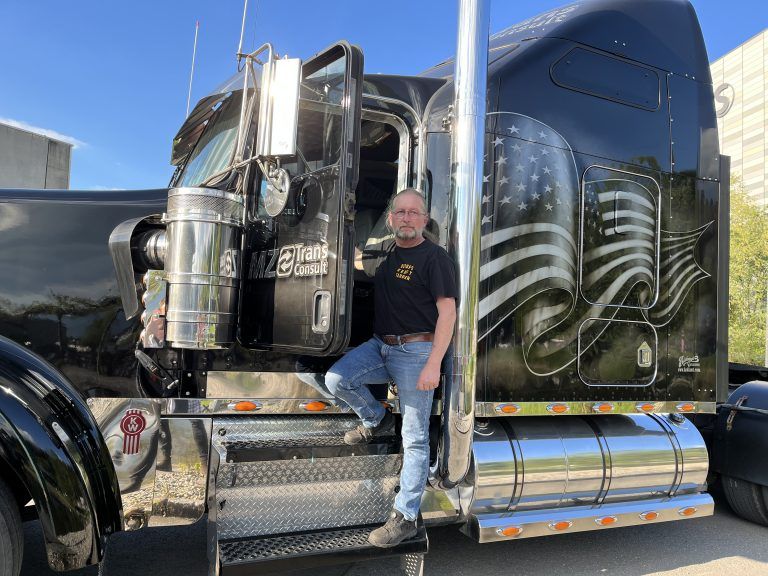 Ein eingespieltes Duo: Markus Müller und sein Truck im amerikanischen Stil. VN/PLESCH